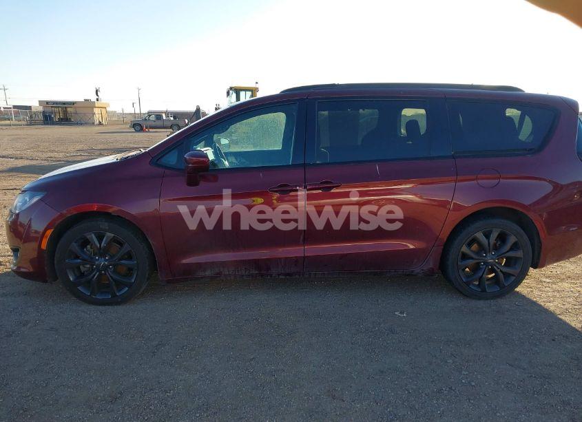 Photo 14 of 2018 Chrysler Pacifica TOURING PLUS (VIN 2C4RC1FGXJR315940)