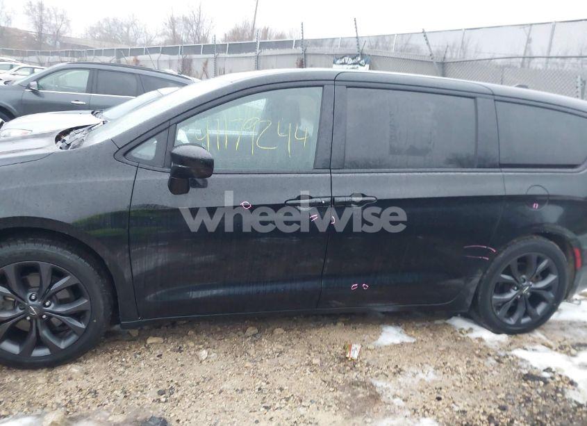 Photo 14 of 2019 Chrysler Pacifica TOURING PLUS (VIN 2C4RC1FGXKR666798)