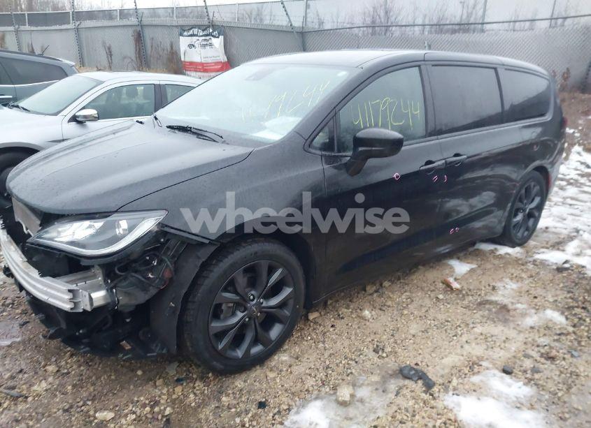 Photo 2 of 2019 Chrysler Pacifica TOURING PLUS (VIN 2C4RC1FGXKR666798)