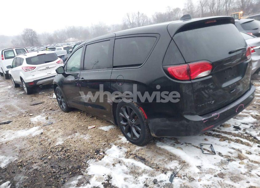 Photo 3 of 2019 Chrysler Pacifica TOURING PLUS (VIN 2C4RC1FGXKR666798)