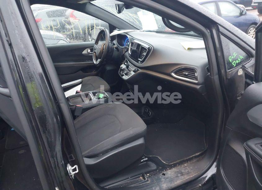 Photo 5 of 2019 Chrysler Pacifica TOURING PLUS (VIN 2C4RC1FGXKR666798)