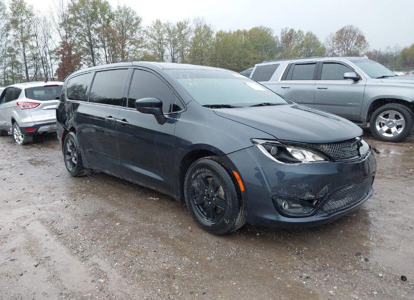 2019 Chrysler Pacifica TOURING PLUS (VIN 2C4RC1FGXKR715532) main photo