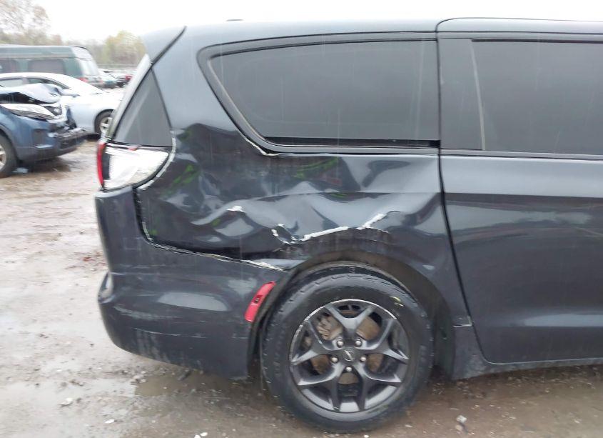 Photo 6 of 2019 Chrysler Pacifica TOURING PLUS (VIN 2C4RC1FGXKR715532)