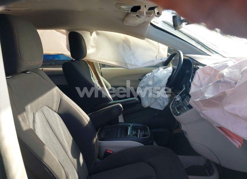 Photo 5 of 2020 Chrysler Pacifica TOURING (VIN 2C4RC1FGXLR128538)