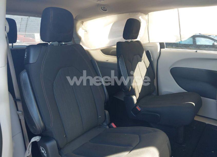 Photo 8 of 2020 Chrysler Pacifica TOURING (VIN 2C4RC1FGXLR128538)