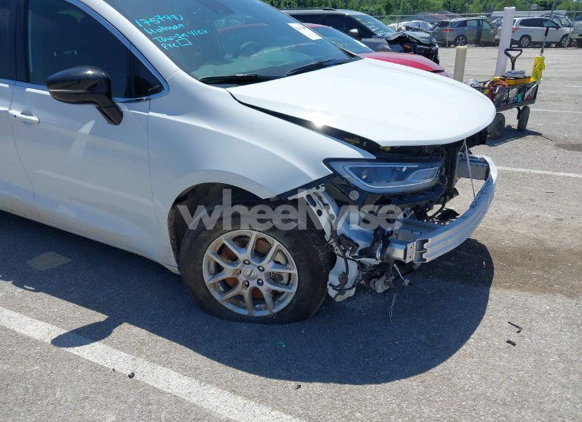 Photo 20 of 2024 Chrysler Pacifica TOURING (VIN 2C4RC1FGXRR124465)