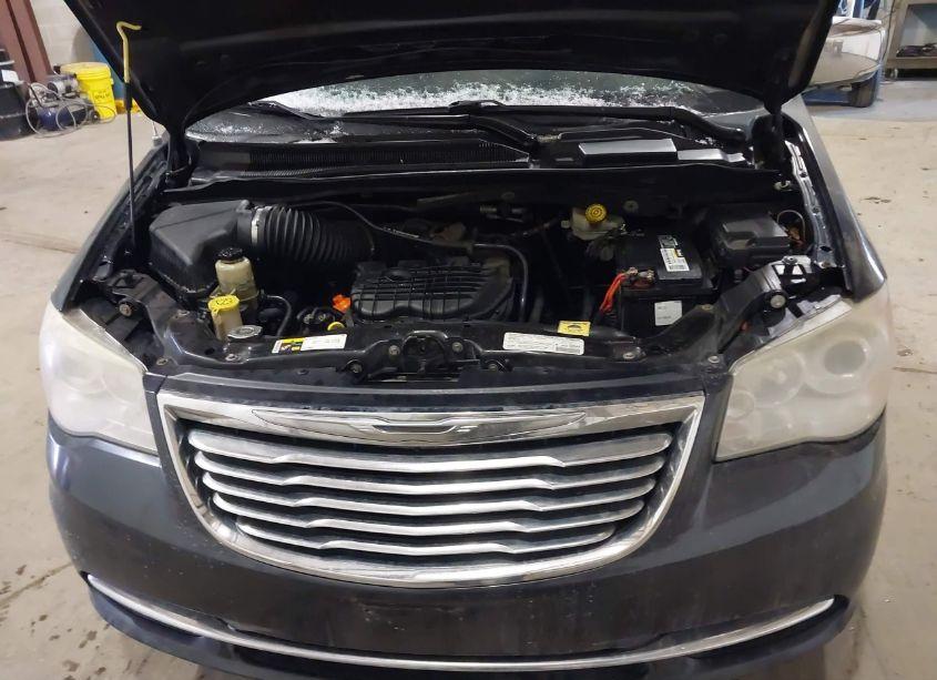 Photo 10 of 2013 Chrysler Town & COUNTRY LIMITED (VIN 2C4RC1GG0DR616168)