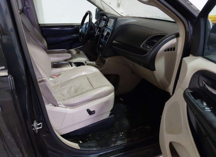 Photo 5 of 2013 Chrysler Town & COUNTRY LIMITED (VIN 2C4RC1GG0DR616168)