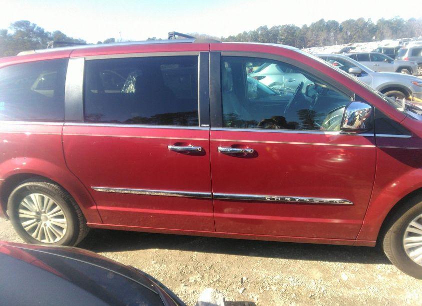 Photo 13 of 2014 Chrysler Town & COUNTRY LIMITED (VIN 2C4RC1GG0ER329317)