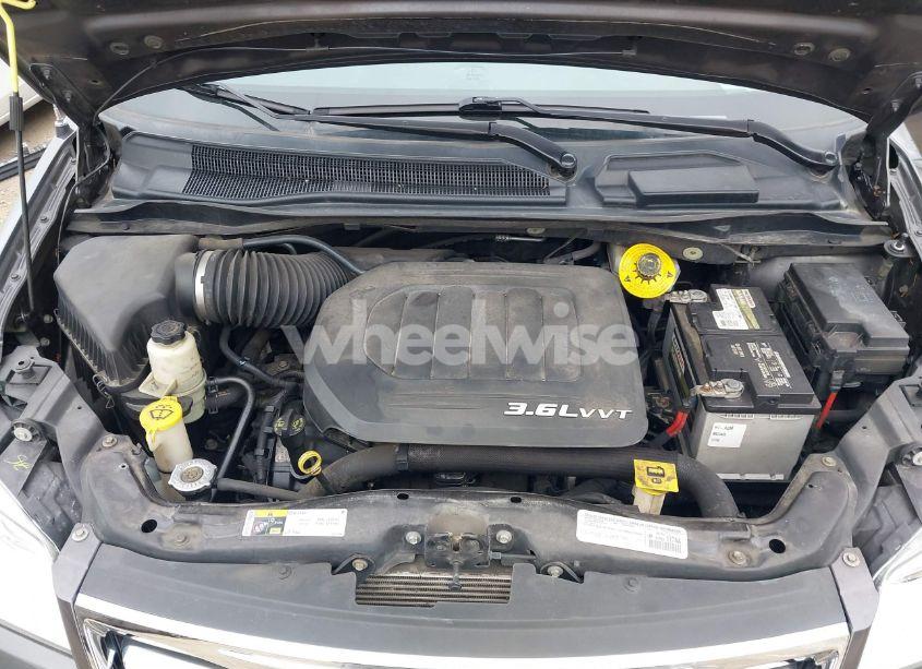 Photo 10 of 2015 Chrysler Town & COUNTRY LIMITED PLATINUM (VIN 2C4RC1GG0FR578945)