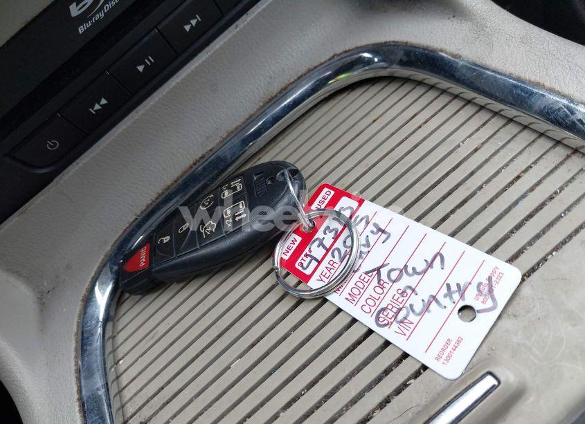 Photo 11 of 2015 Chrysler Town & COUNTRY LIMITED PLATINUM (VIN 2C4RC1GG0FR578945)