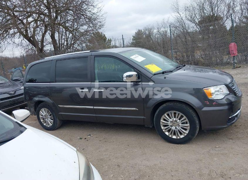 Photo 13 of 2015 Chrysler Town & COUNTRY LIMITED PLATINUM (VIN 2C4RC1GG0FR578945)