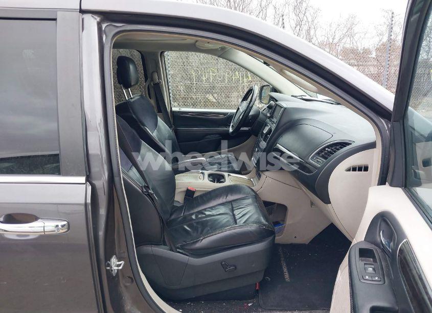 Photo 5 of 2015 Chrysler Town & COUNTRY LIMITED PLATINUM (VIN 2C4RC1GG0FR578945)