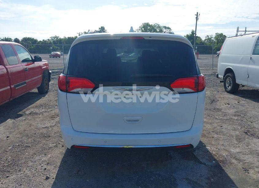 Photo 16 of 2017 Chrysler Pacifica LIMITED (VIN 2C4RC1GG0HR505044)