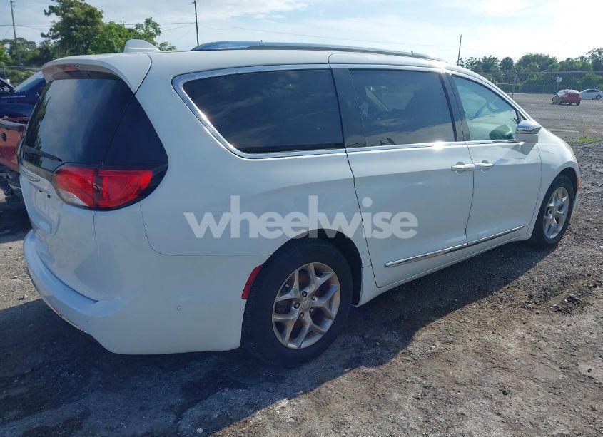 Photo 4 of 2017 Chrysler Pacifica LIMITED (VIN 2C4RC1GG0HR505044)