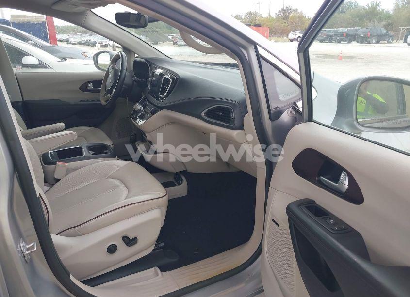 Photo 5 of 2017 Chrysler Pacifica LIMITED (VIN 2C4RC1GG0HR763337)