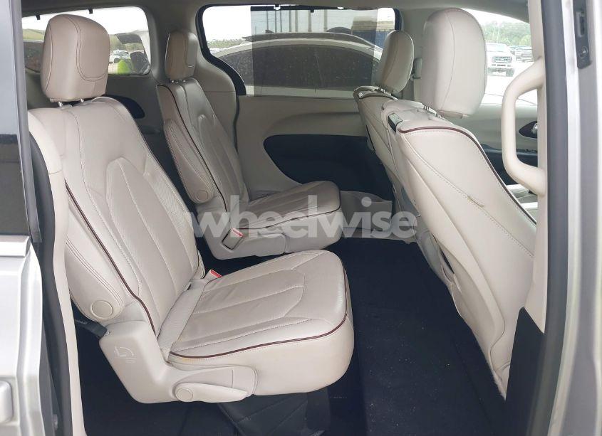 Photo 8 of 2017 Chrysler Pacifica LIMITED (VIN 2C4RC1GG0HR763337)