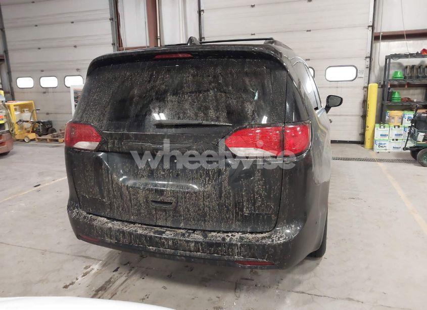Photo 17 of 2018 Chrysler Pacifica LIMITED (VIN 2C4RC1GG0JR172821)