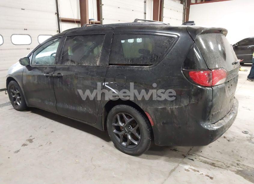 Photo 3 of 2018 Chrysler Pacifica LIMITED (VIN 2C4RC1GG0JR172821)