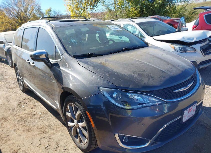 2019 Chrysler Pacifica LIMITED (VIN 2C4RC1GG0KR603899) main photo