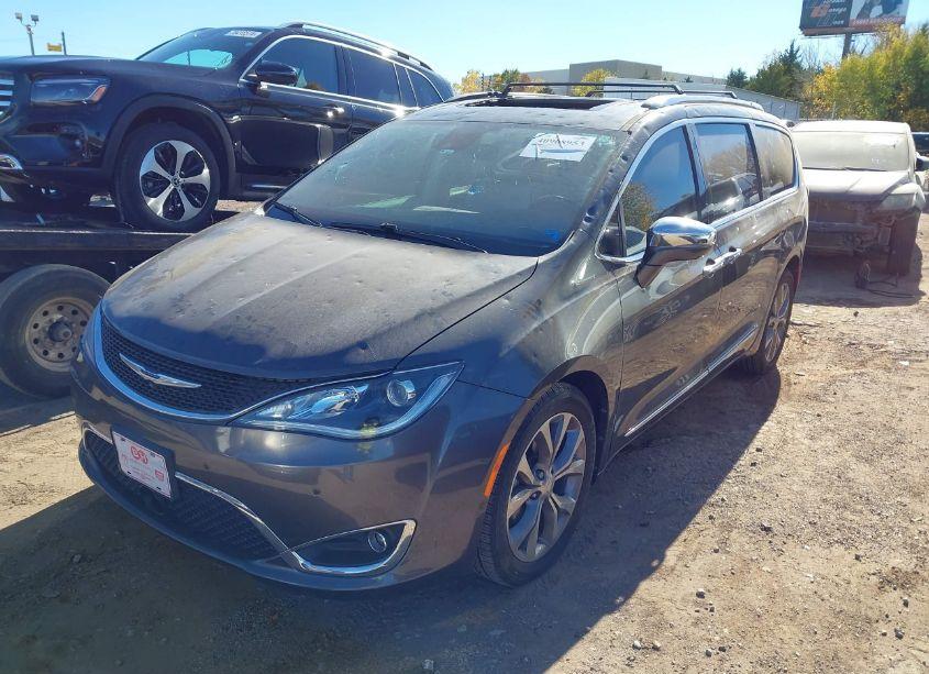 Photo 2 of 2019 Chrysler Pacifica LIMITED (VIN 2C4RC1GG0KR603899)