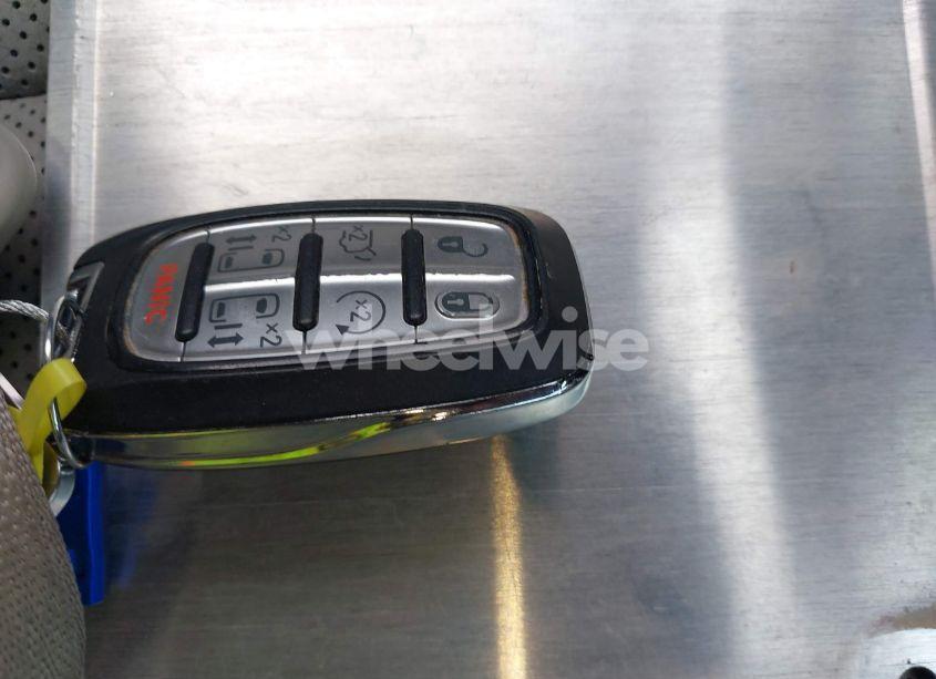 Photo 11 of 2020 Chrysler Pacifica LIMITED (VIN 2C4RC1GG0LR195535)