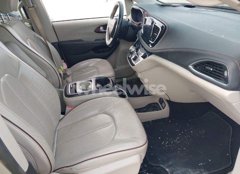 Photo 5 of 2020 Chrysler Pacifica LIMITED (VIN 2C4RC1GG0LR195535)