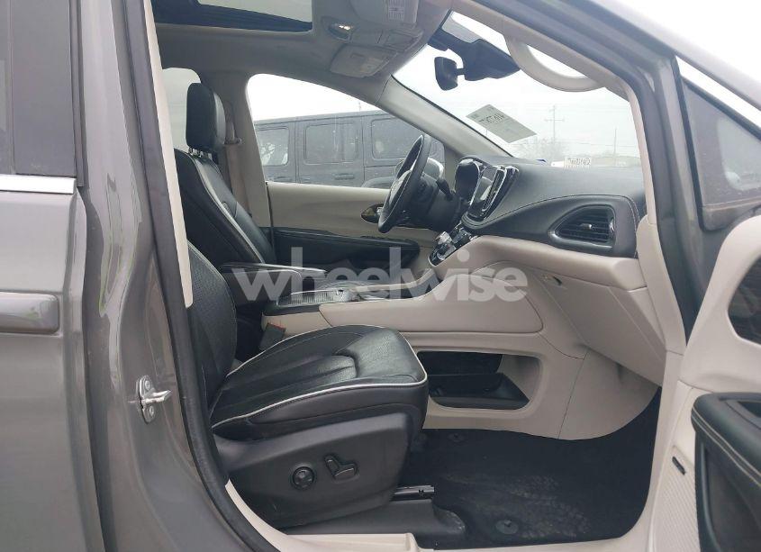 Photo 5 of 2022 Chrysler Pacifica LIMITED (VIN 2C4RC1GG0NR169469)