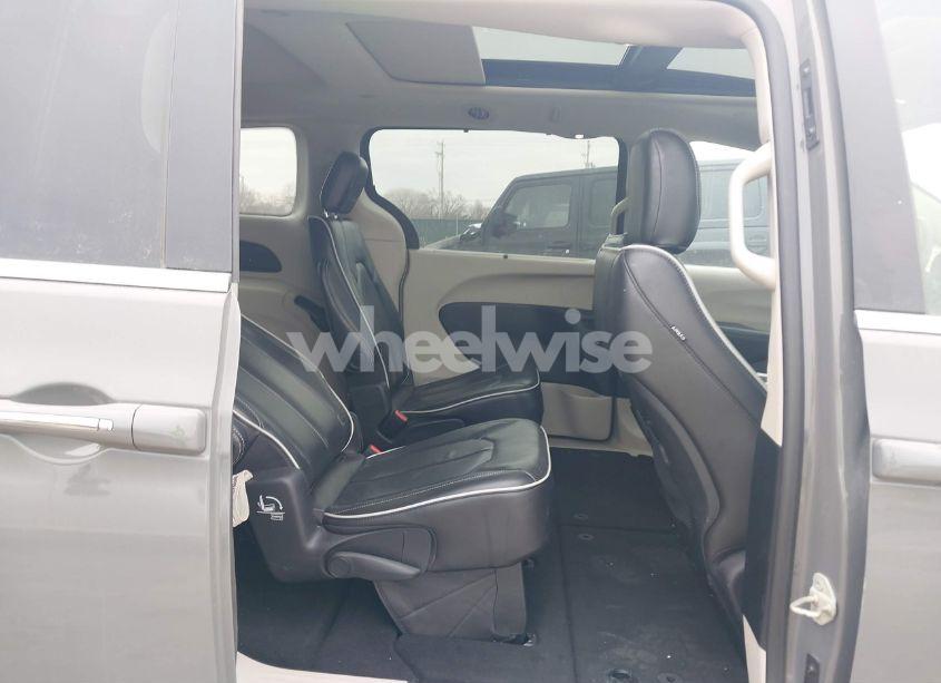 Photo 8 of 2022 Chrysler Pacifica LIMITED (VIN 2C4RC1GG0NR169469)