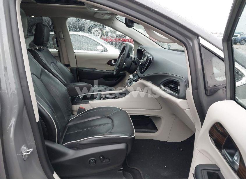 Photo 5 of 2022 Chrysler Pacifica LIMITED (VIN 2C4RC1GG0NR177376)