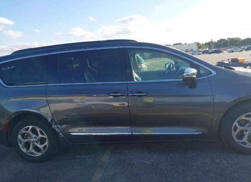 Photo 13 of 2022 Chrysler Pacifica LIMITED (VIN 2C4RC1GG0NR180665)