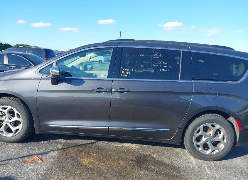 Photo 14 of 2022 Chrysler Pacifica LIMITED (VIN 2C4RC1GG0NR180665)