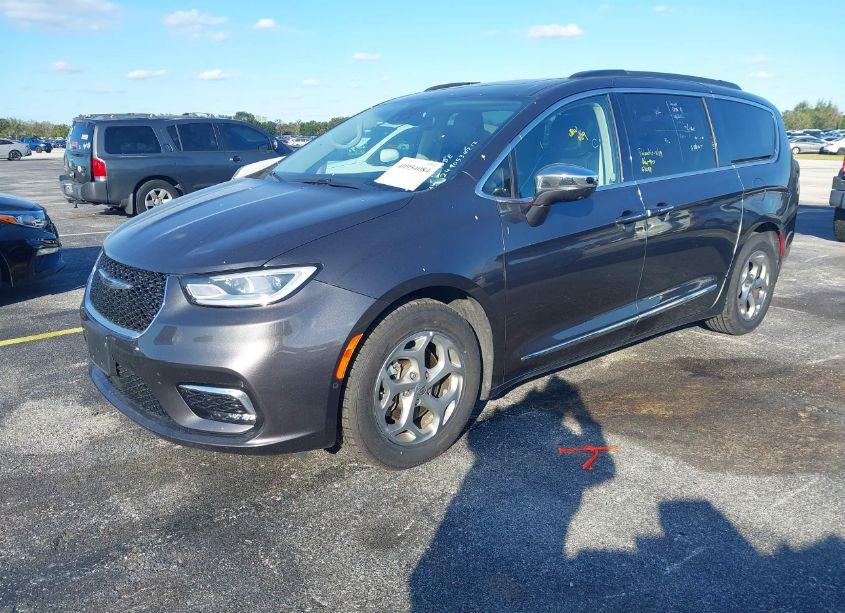 Photo 2 of 2022 Chrysler Pacifica LIMITED (VIN 2C4RC1GG0NR180665)