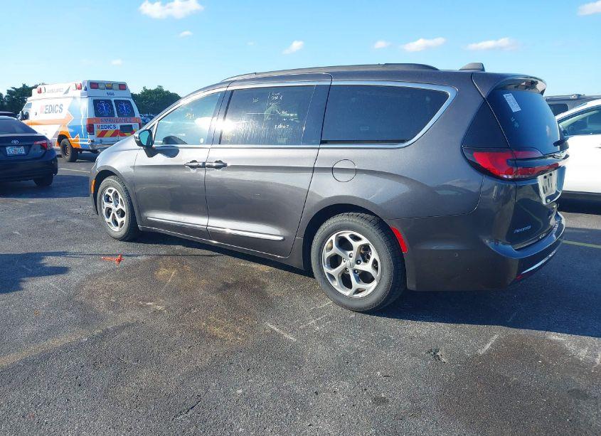 Photo 3 of 2022 Chrysler Pacifica LIMITED (VIN 2C4RC1GG0NR180665)