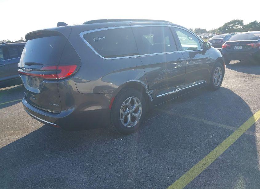 Photo 4 of 2022 Chrysler Pacifica LIMITED (VIN 2C4RC1GG0NR180665)