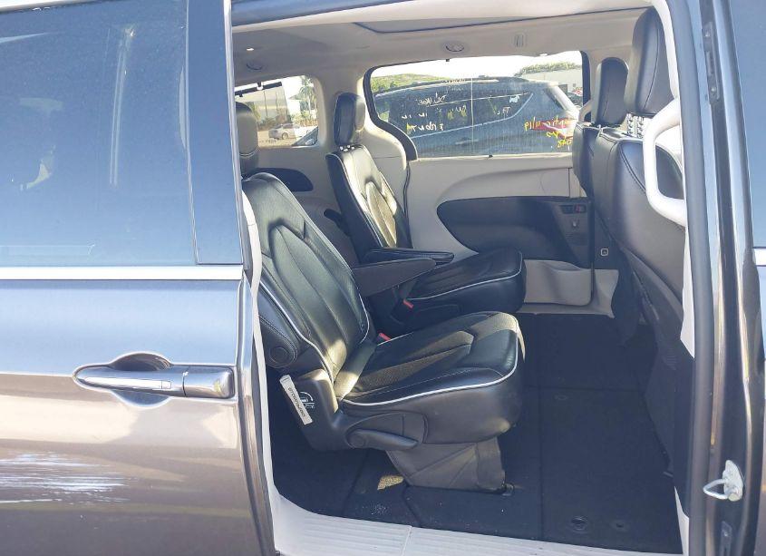 Photo 8 of 2022 Chrysler Pacifica LIMITED (VIN 2C4RC1GG0NR180665)