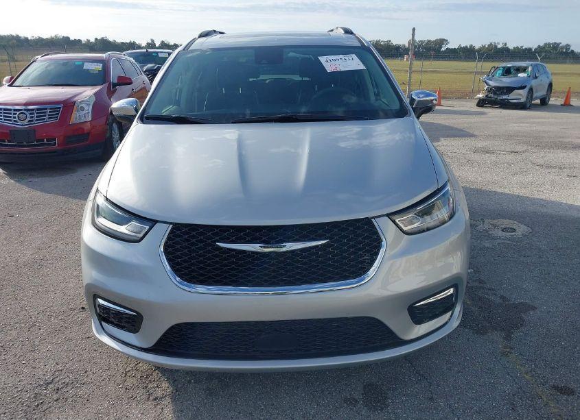 Photo 12 of 2023 Chrysler Pacifica LIMITED (VIN 2C4RC1GG0PR597769)