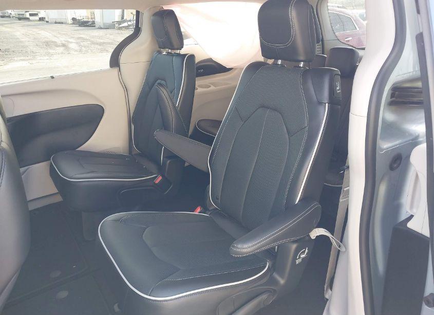 Photo 8 of 2023 Chrysler Pacifica LIMITED (VIN 2C4RC1GG0PR597769)