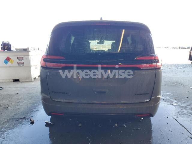 Photo 4 of 2025 CHRYSLER PACIFICA LIMITED (VIN 2C4RC1GG0SR537662)