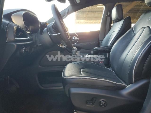 Photo 7 of 2025 CHRYSLER PACIFICA LIMITED (VIN 2C4RC1GG0SR537662)