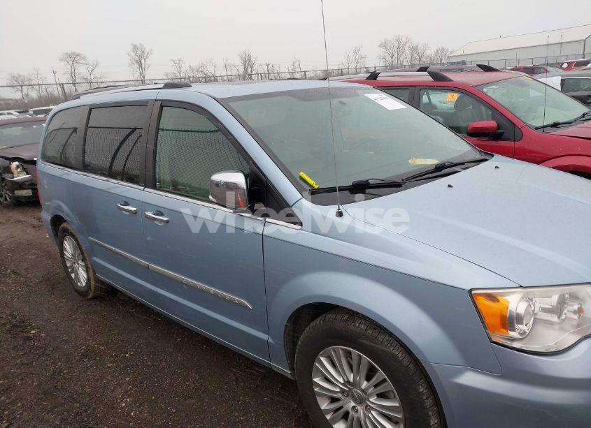 Photo 14 of 2013 Chrysler Town & COUNTRY LIMITED (VIN 2C4RC1GG1DR537575)