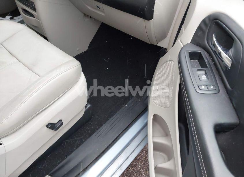 Photo 5 of 2013 Chrysler Town & COUNTRY LIMITED (VIN 2C4RC1GG1DR537575)