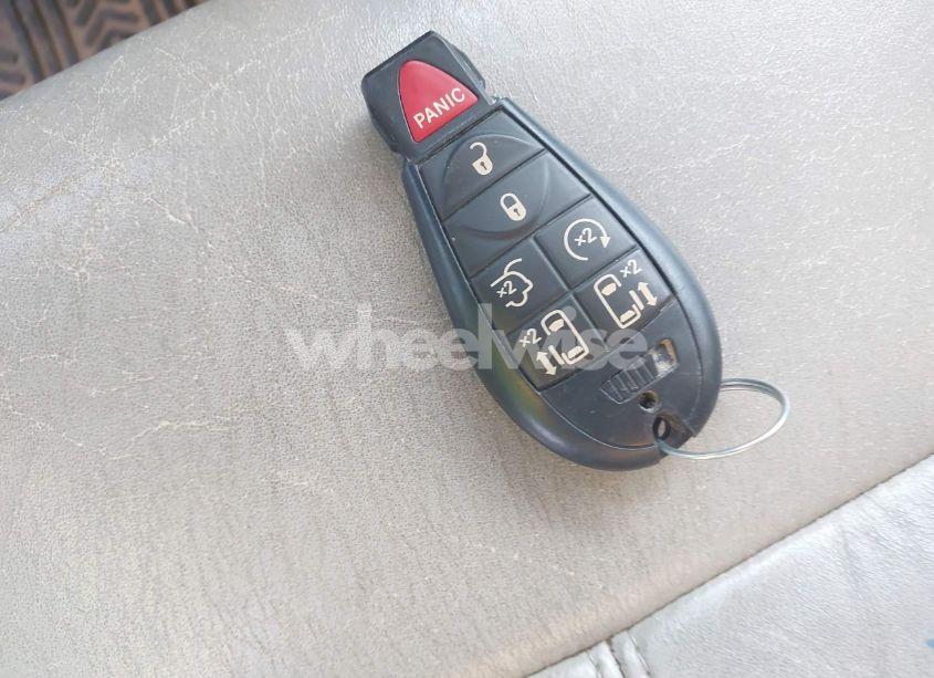 Photo 11 of 2014 Chrysler Town & COUNTRY LIMITED (VIN 2C4RC1GG1ER116232)