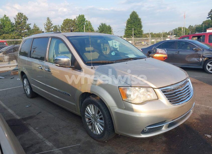 Photo 13 of 2014 Chrysler Town & COUNTRY LIMITED (VIN 2C4RC1GG1ER116232)