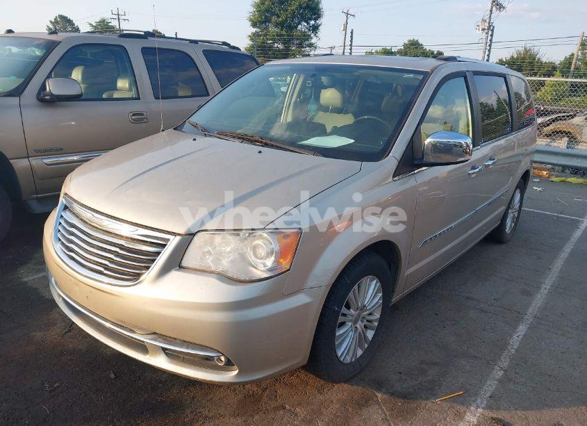 Photo 2 of 2014 Chrysler Town & COUNTRY LIMITED (VIN 2C4RC1GG1ER116232)
