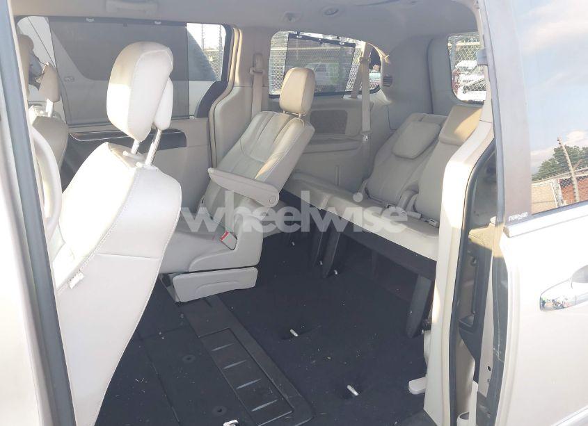 Photo 8 of 2014 Chrysler Town & COUNTRY LIMITED (VIN 2C4RC1GG1ER116232)
