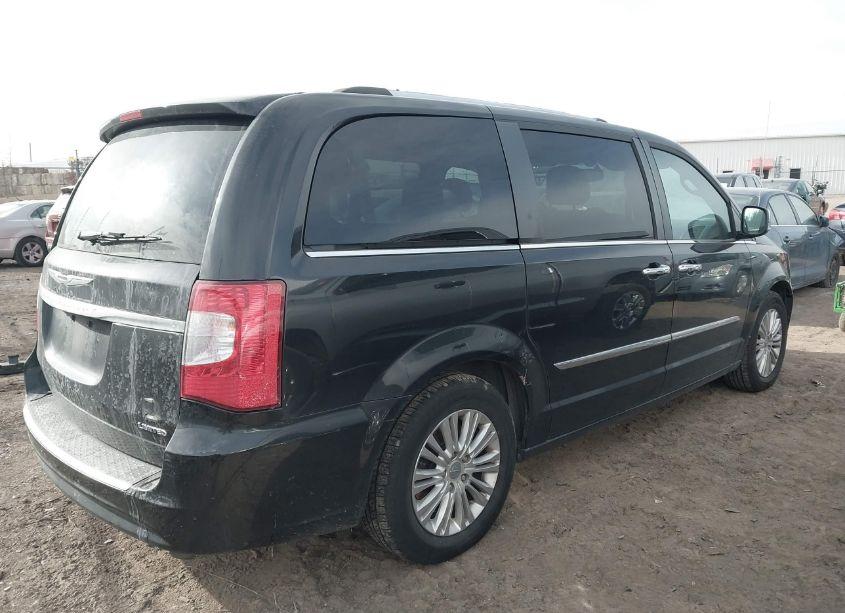 Photo 13 of 2014 Chrysler Town & COUNTRY LIMITED (VIN 2C4RC1GG1ER364321)
