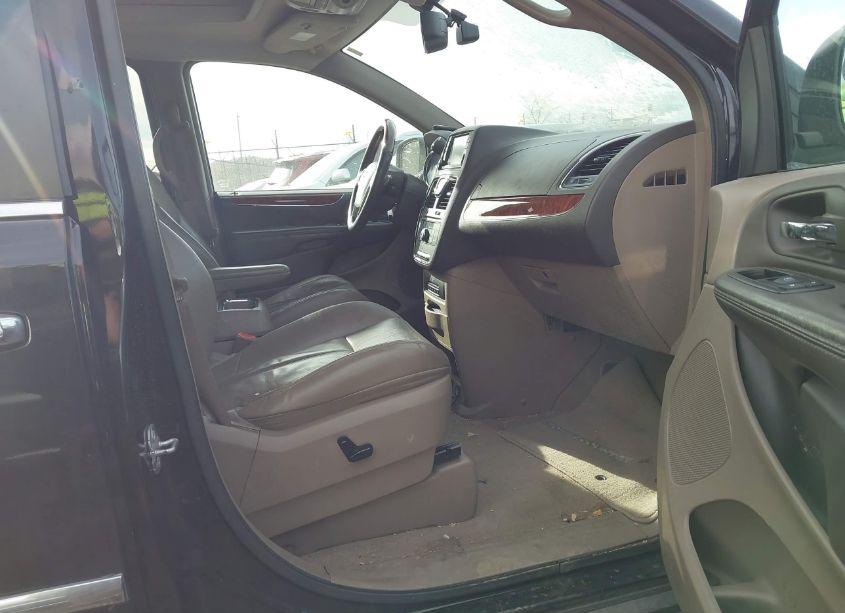 Photo 5 of 2014 Chrysler Town & COUNTRY LIMITED (VIN 2C4RC1GG1ER364321)