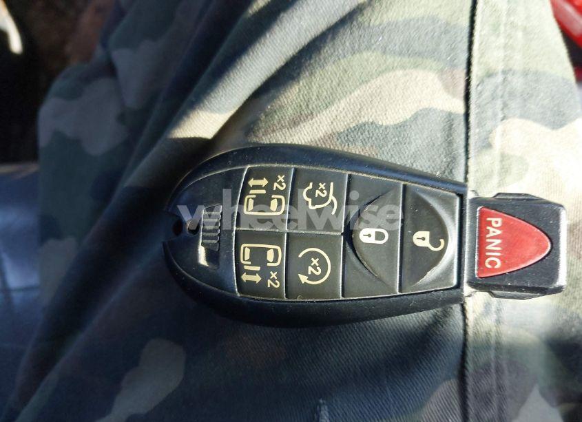 Photo 11 of 2014 Chrysler Town & COUNTRY LIMITED (VIN 2C4RC1GG1ER468498)