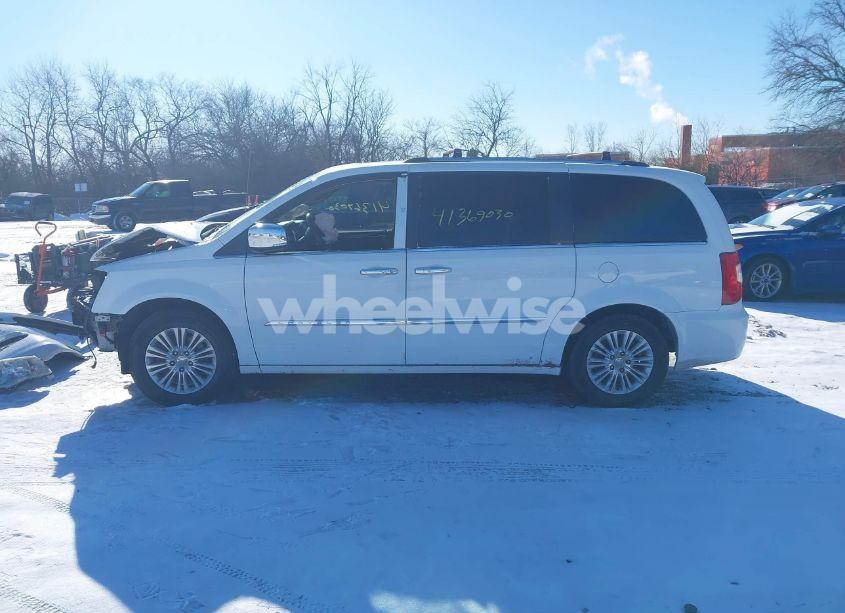 Photo 15 of 2014 Chrysler Town & COUNTRY LIMITED (VIN 2C4RC1GG1ER468498)